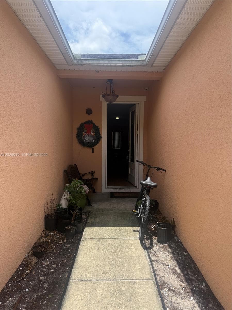 342 STAR SHELL DR, Tampa FL 33572 photo 4