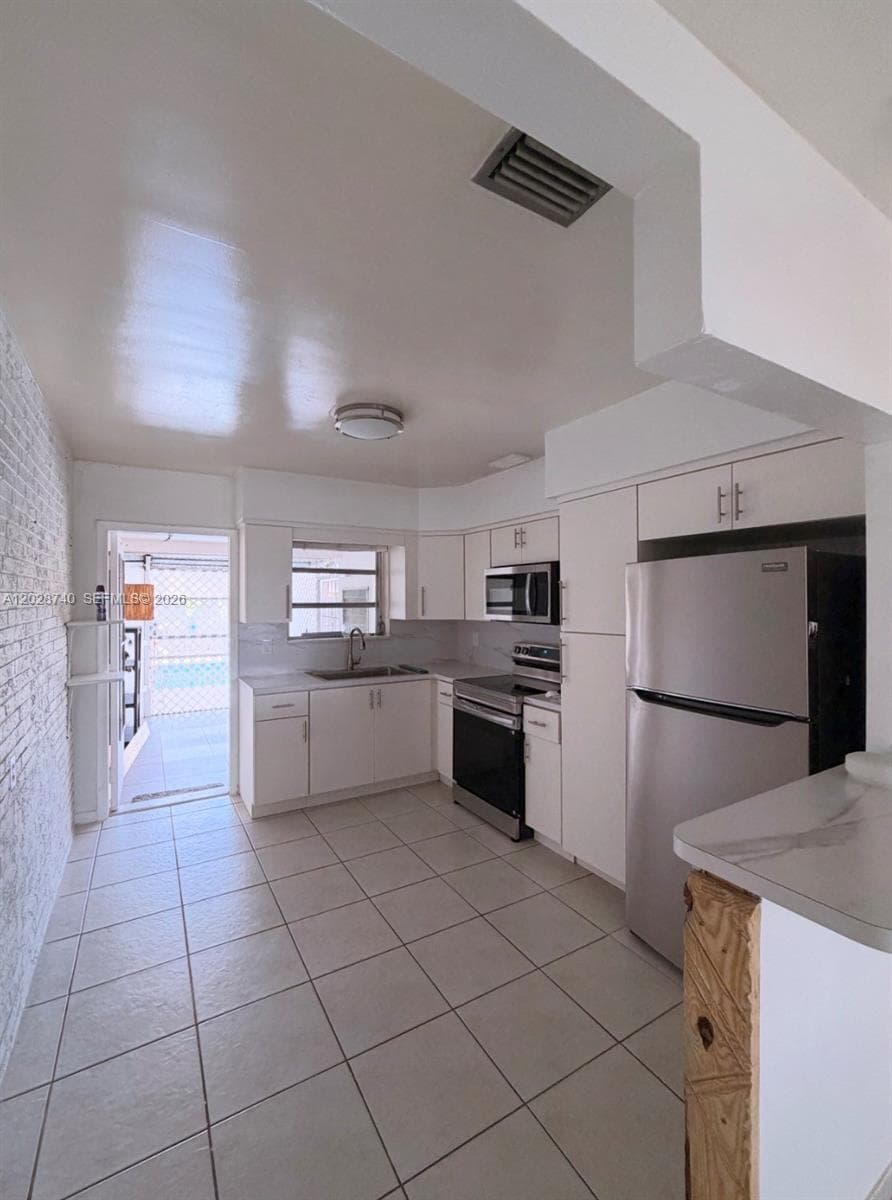 1077 SW 2nd St # 2, Hallandale Beach, FL 33009 photo 5