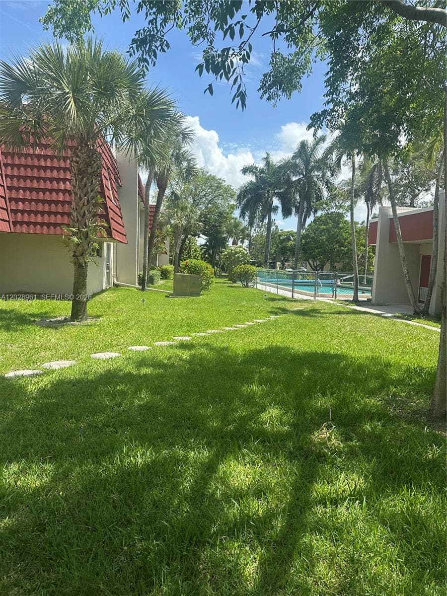 5 Jacaranda Country Club Dr # 206, Plantation FL 33324