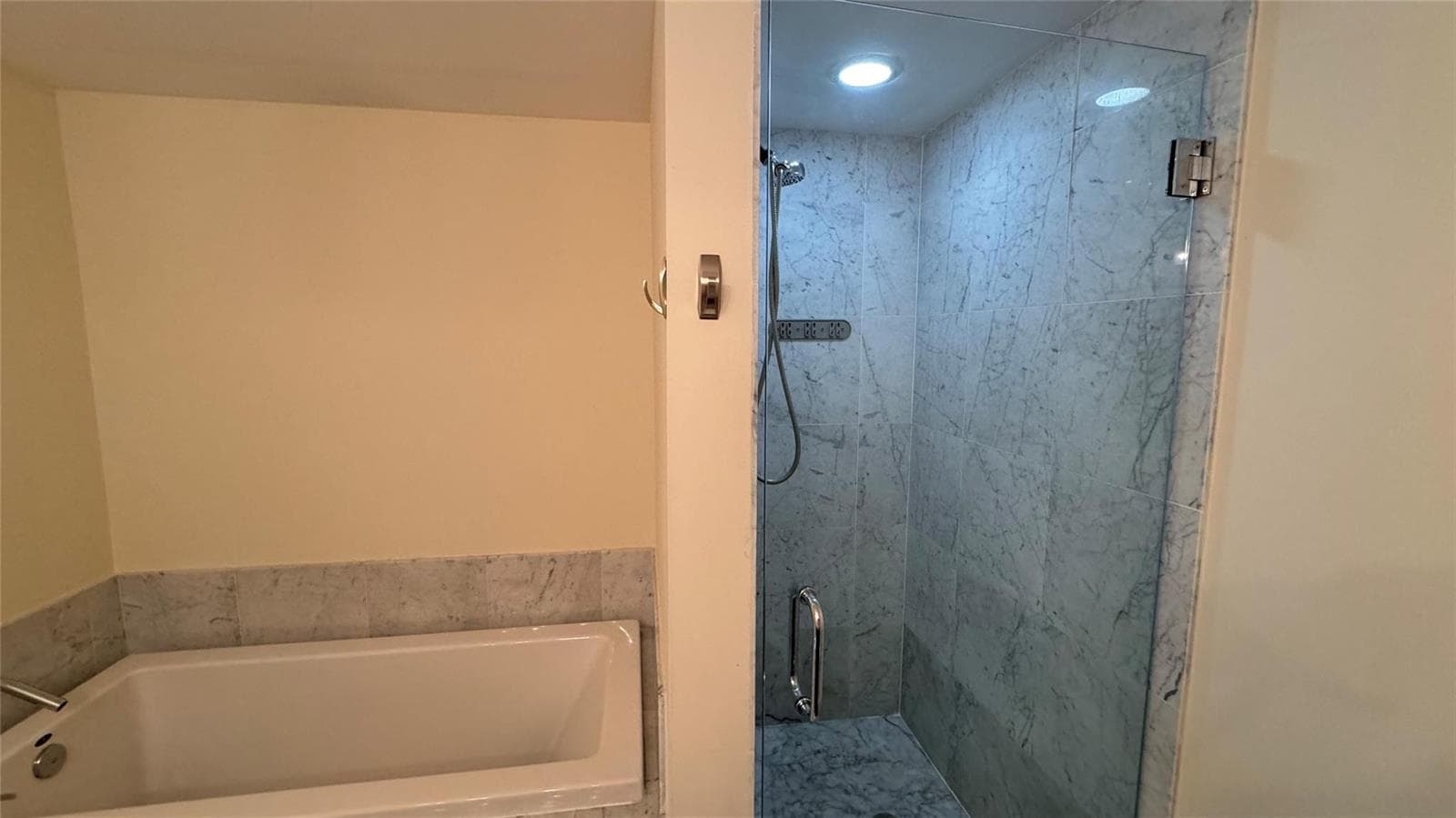 253 NE 2nd Street # 3208, Miami FL 33132 photo 2