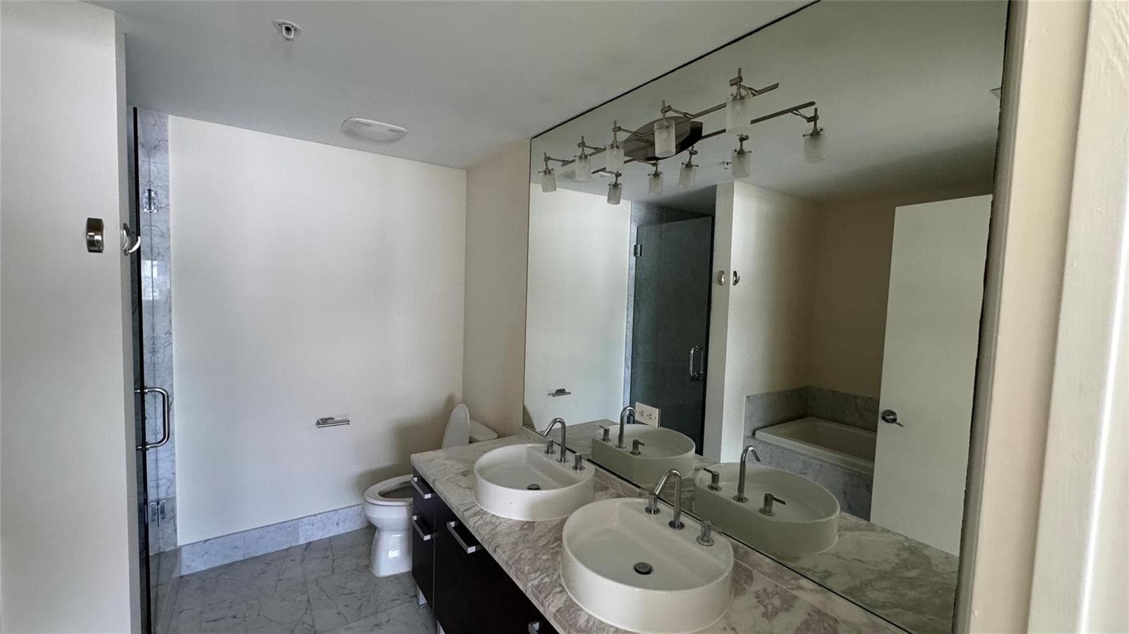253 NE 2nd Street # 3208, Miami FL 33132 photo 3