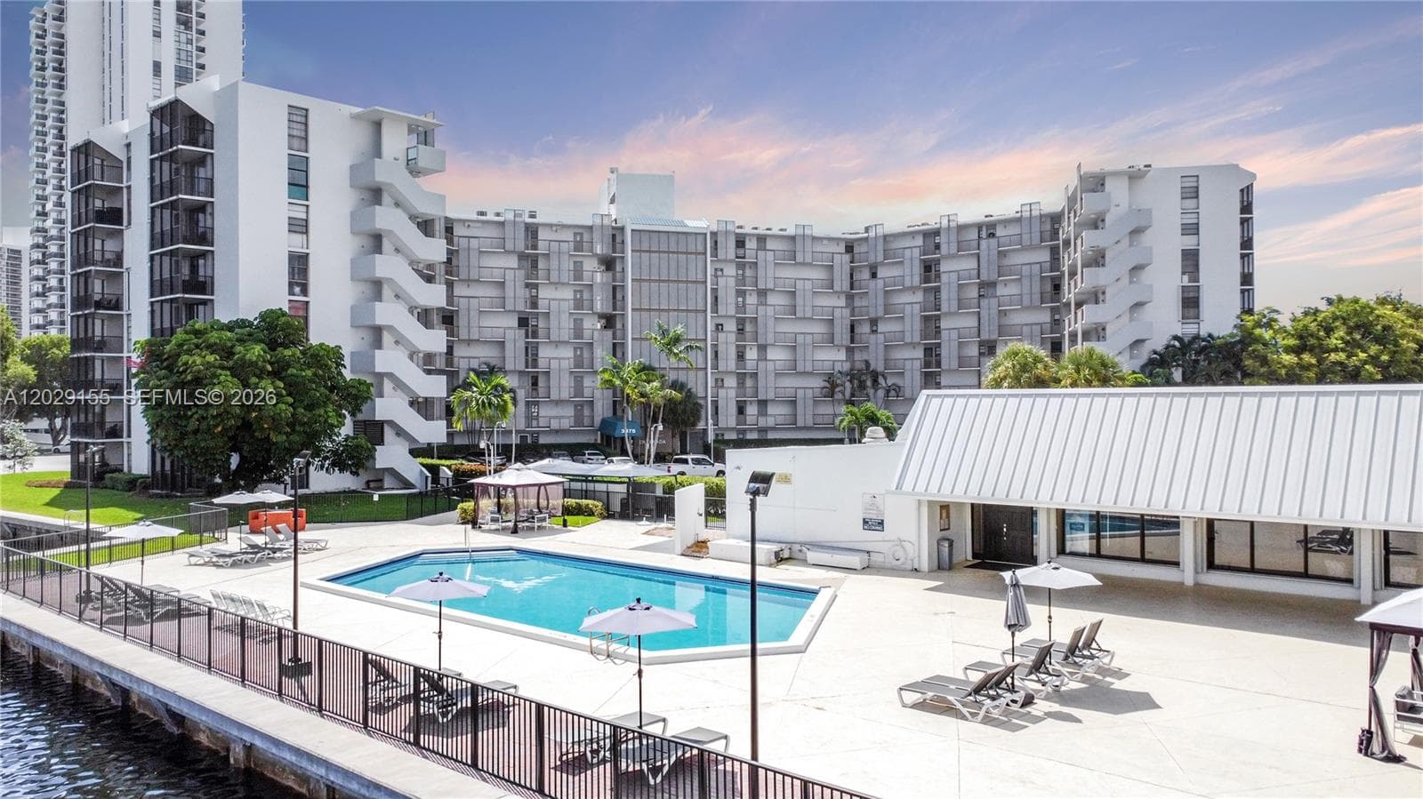 3475 N Country Club Dr # 503, Aventura FL 33180 photo 2