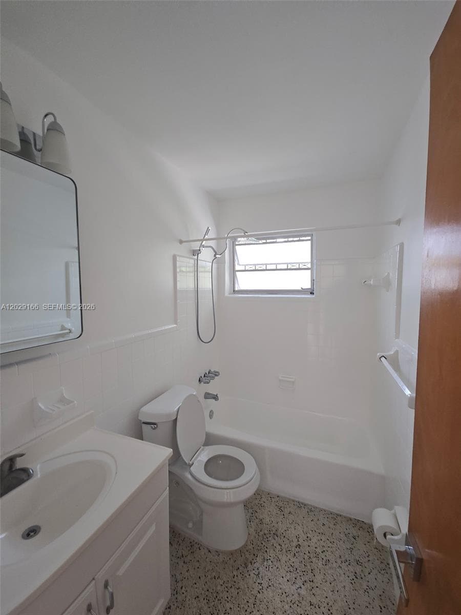 3435 NW 4th St, Miami FL 33125 photo 3