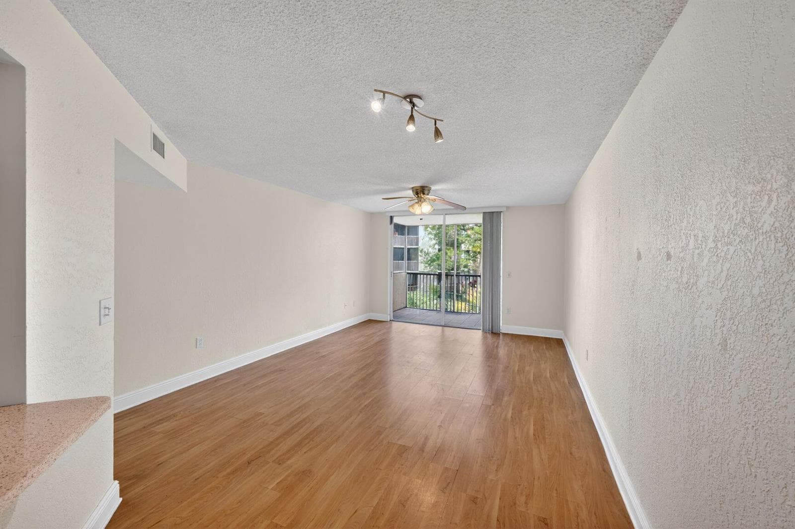 8353 Lake Drive # 204, Doral FL 33166 photo 2