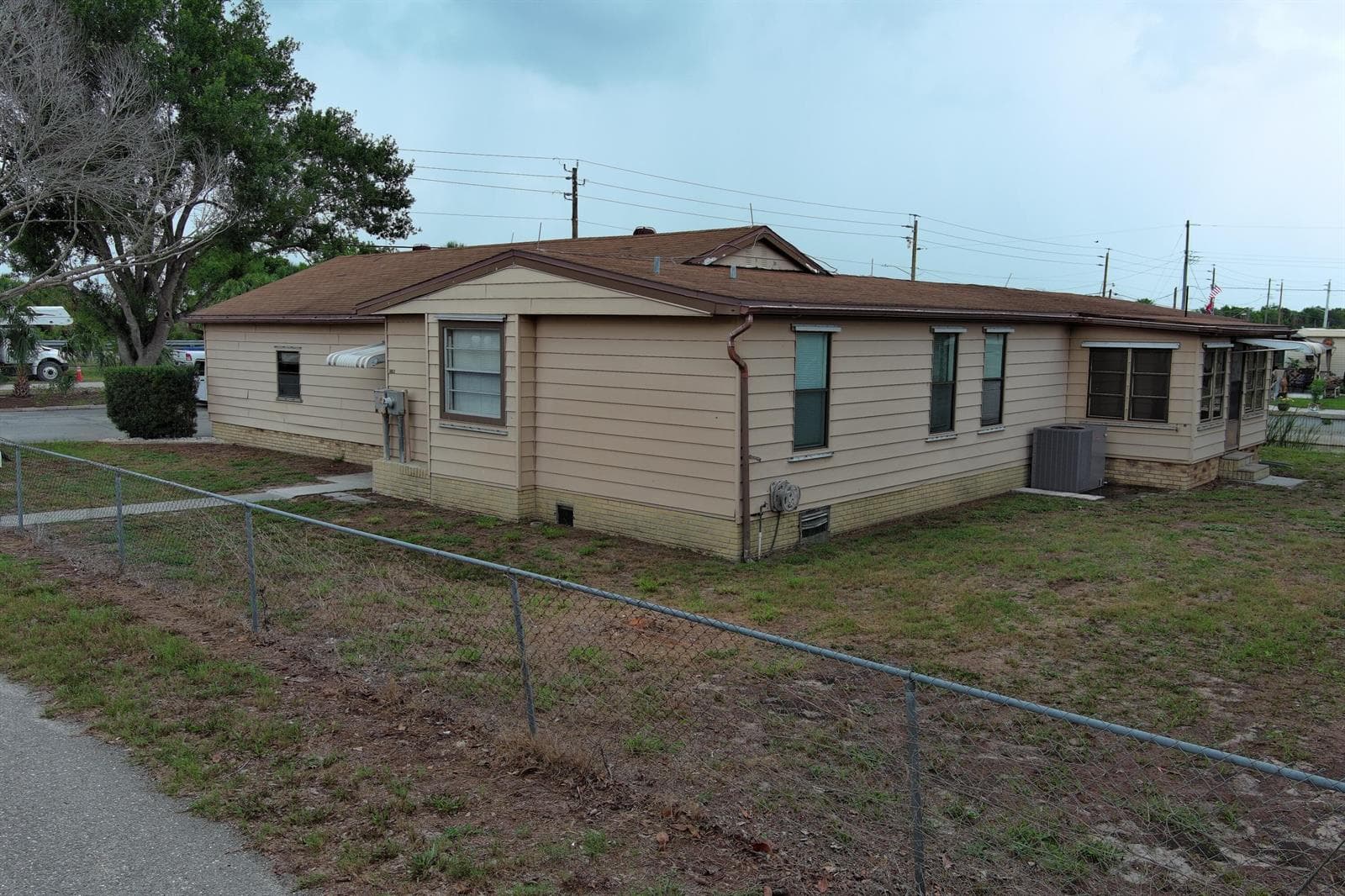 1013 9th Street, Okeechobee FL 34974 photo 2