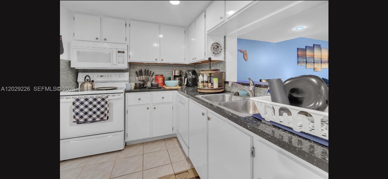9427 NW 42nd St, Sunrise FL 33351 photo 2