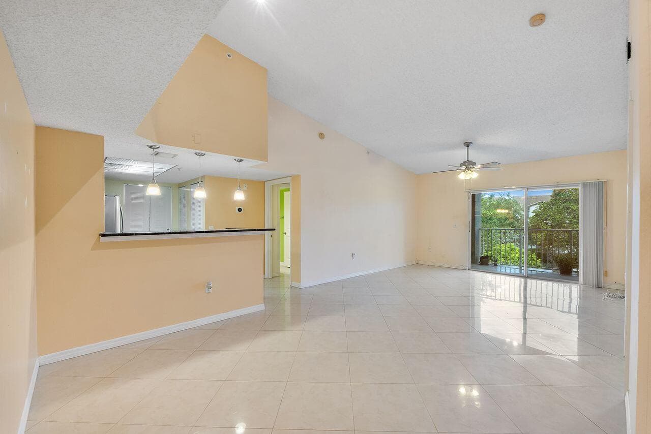 5011 Wiles Road Unit 303, Coconut Creek FL 33073 photo 5