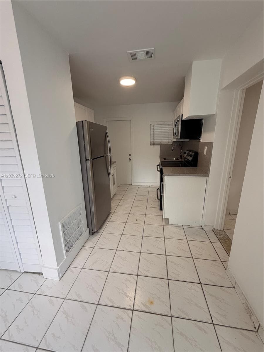 2420 NW 31st St # 3, Miami FL 33142 photo 3