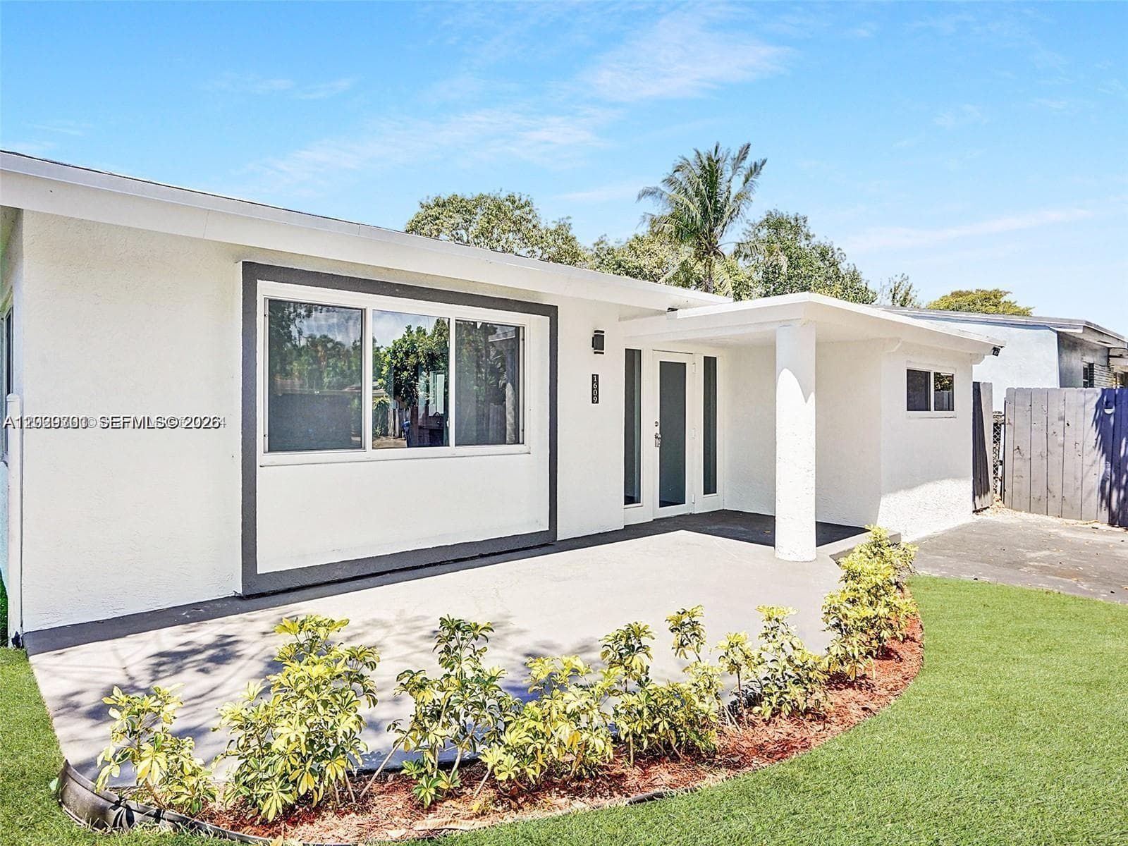1609 NW 7th Ter, Fort Lauderdale FL 33311 photo 3