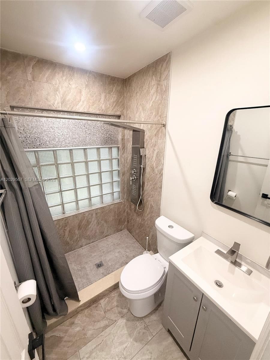 620 NE 160th St # BACK, Miami, FL 33162 photo 3