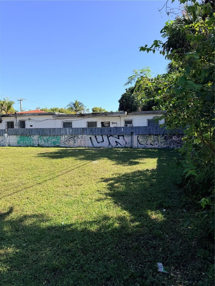 5455 NE 3rd Ave, Miami FL 33137 photo 2