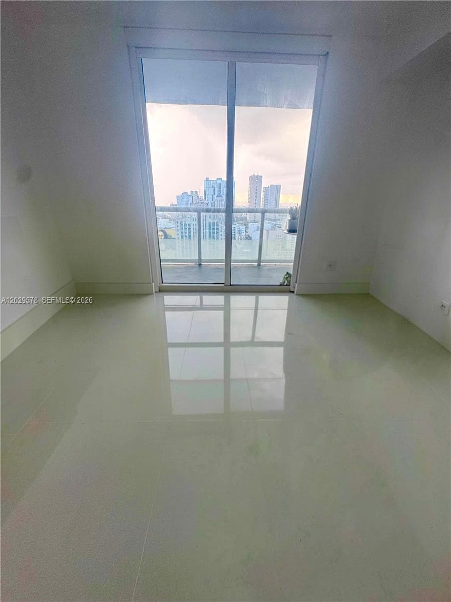 50 Biscayne Blvd # 2707, Miami FL 33132 photo 5
