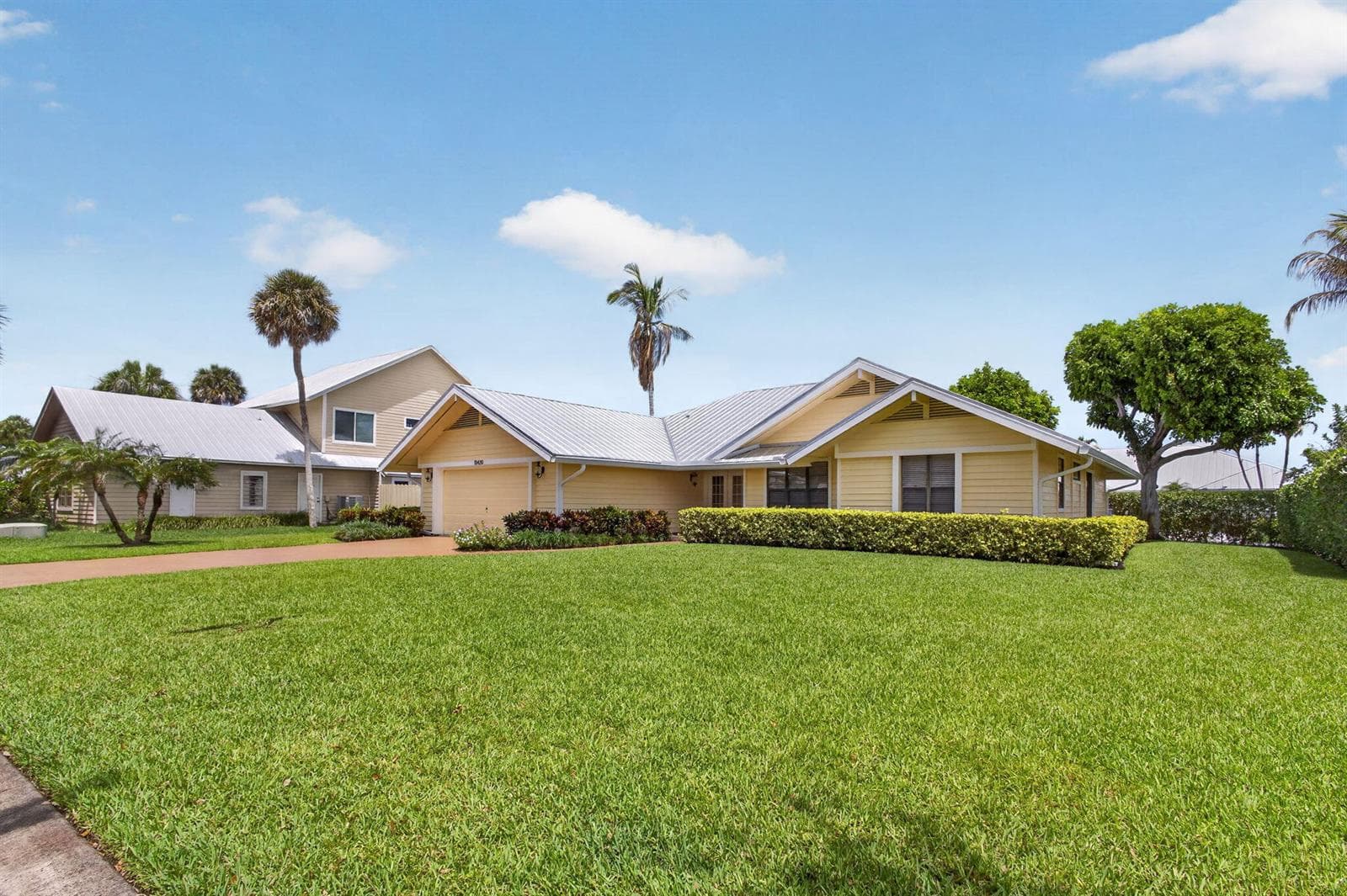 10420 SE Jupiter Narrows Drive, Hobe Sound FL 33455 photo 2