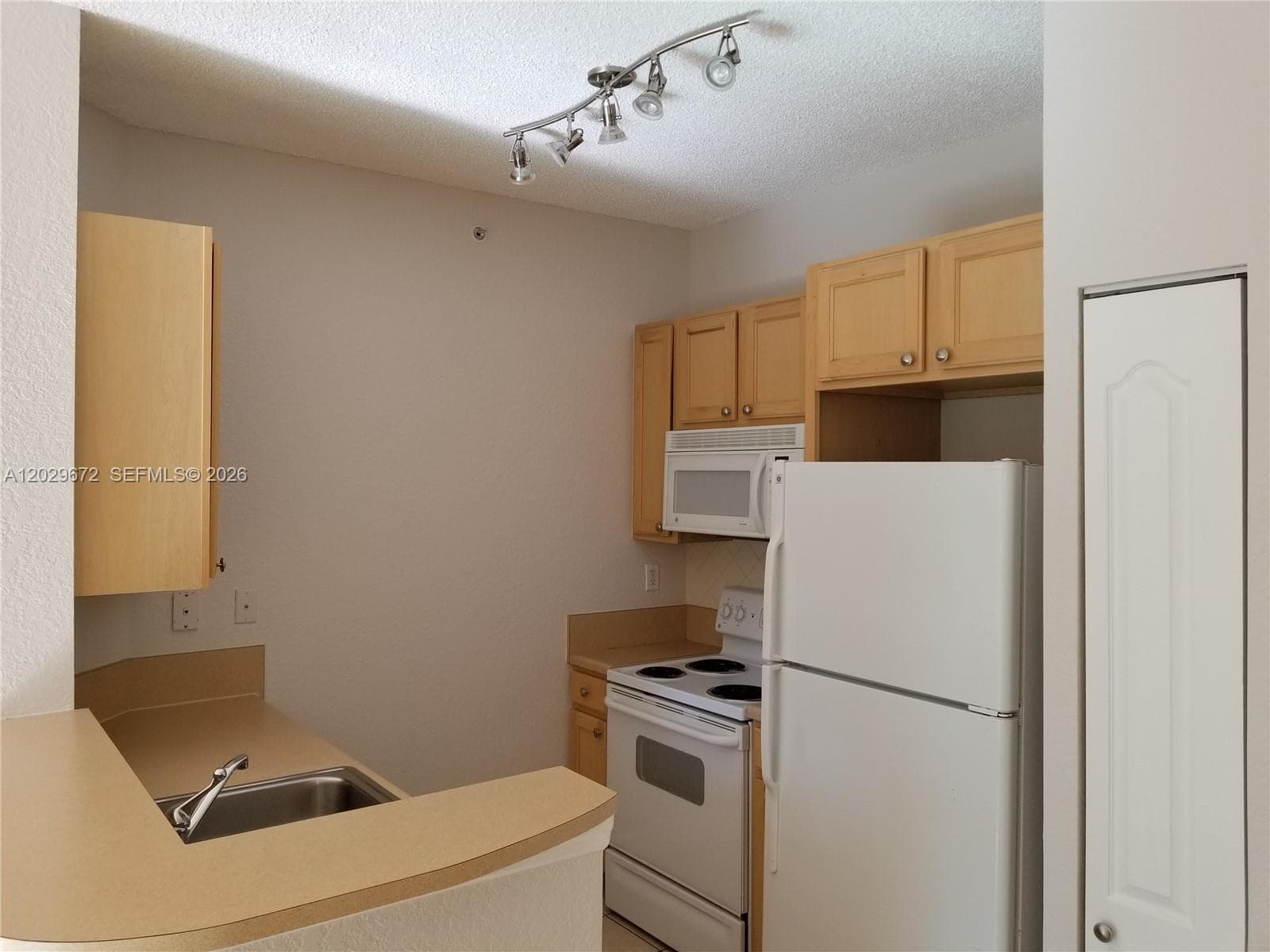 6001 SW 70th St # 538, South Miami FL 33143 photo 2