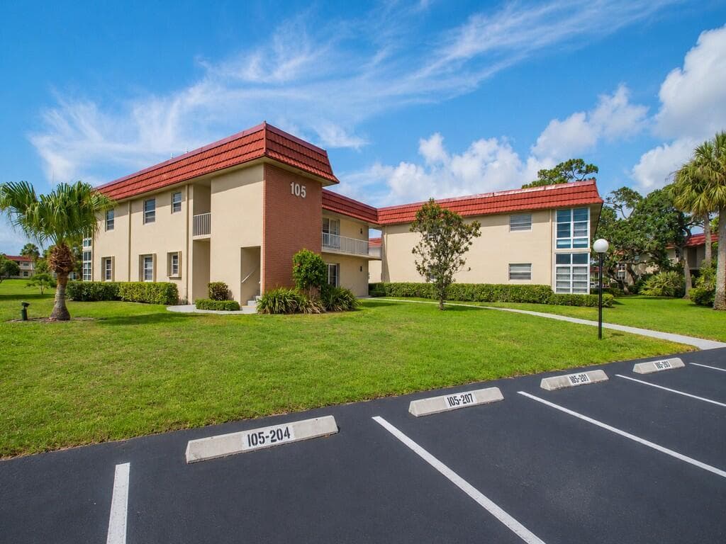 105 Spring Lake Court # 102, Vero Beach FL 32962 photo 2