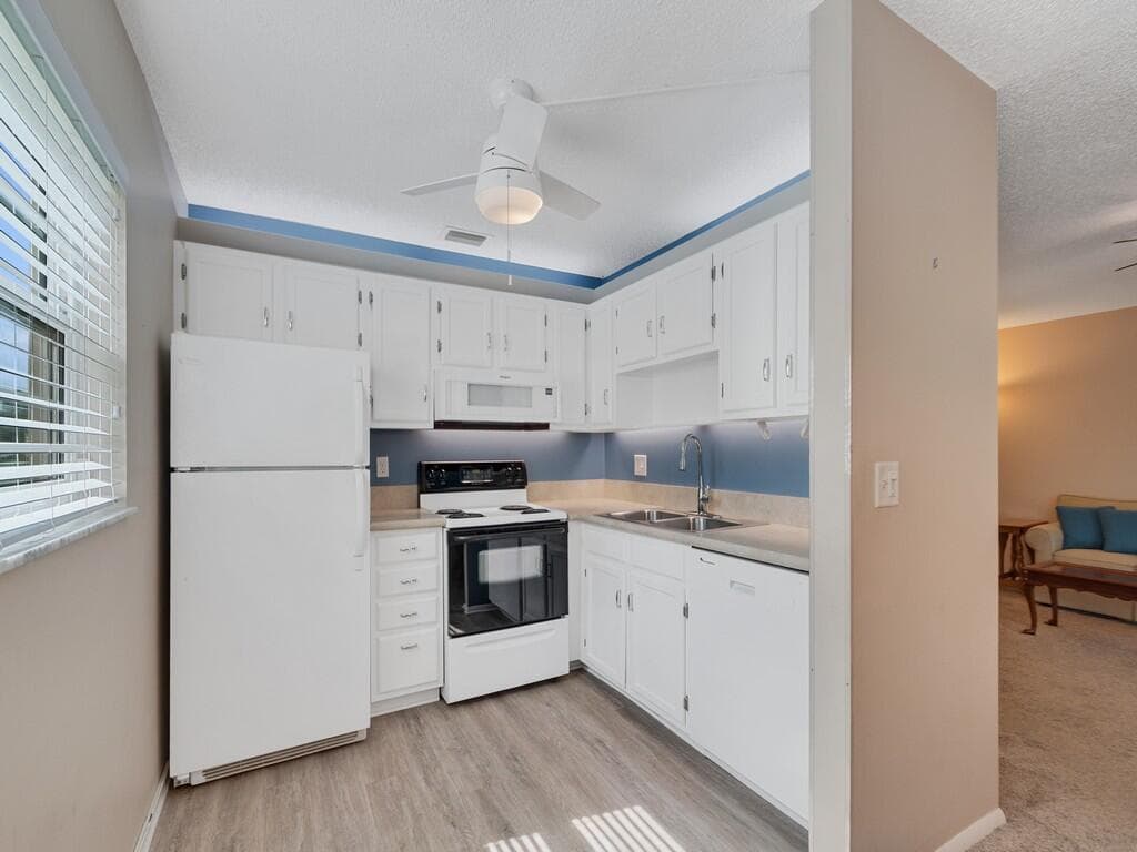 105 Spring Lake Court # 102, Vero Beach FL 32962 photo 5