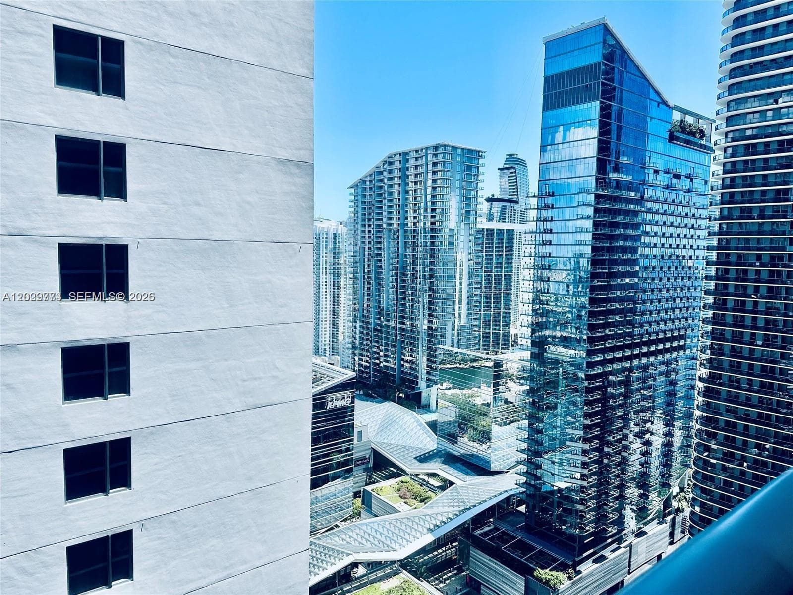 55 SW 9th St # 3409, Miami FL 33130 photo 2