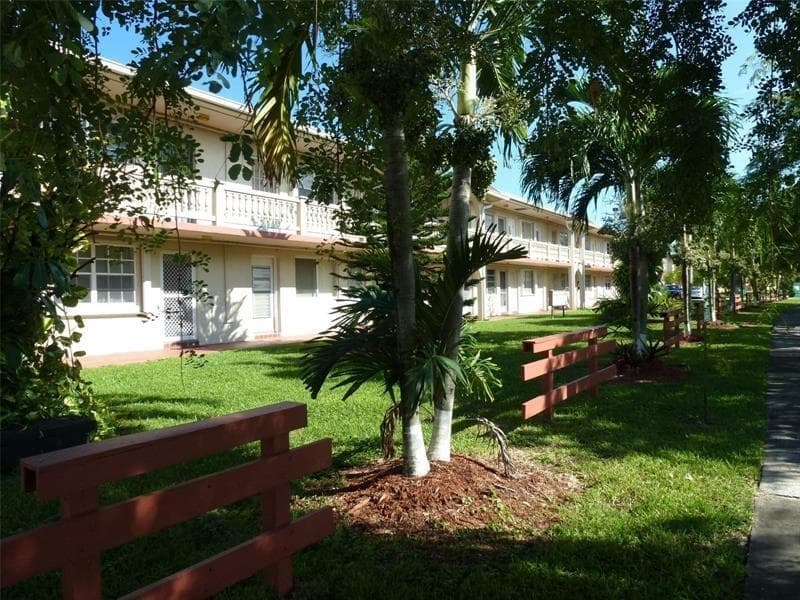 20337 NE 2nd Avenue, Miami FL 33179 photo 4