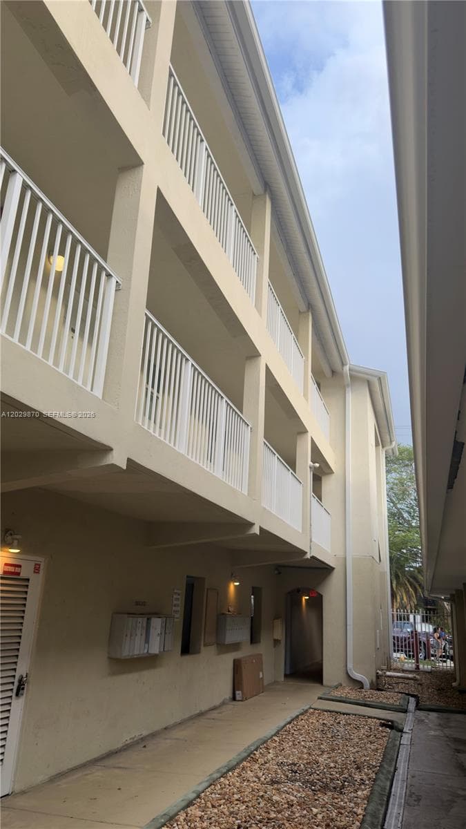 1025 SW 7th Ave # 6, Miami FL 33130 photo 2