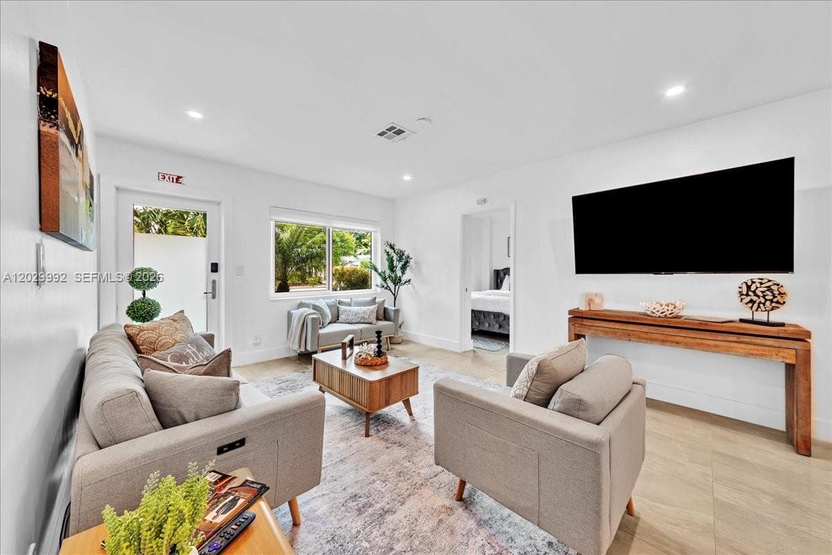 813 NE 17th St, Fort Lauderdale FL 33305 photo 5