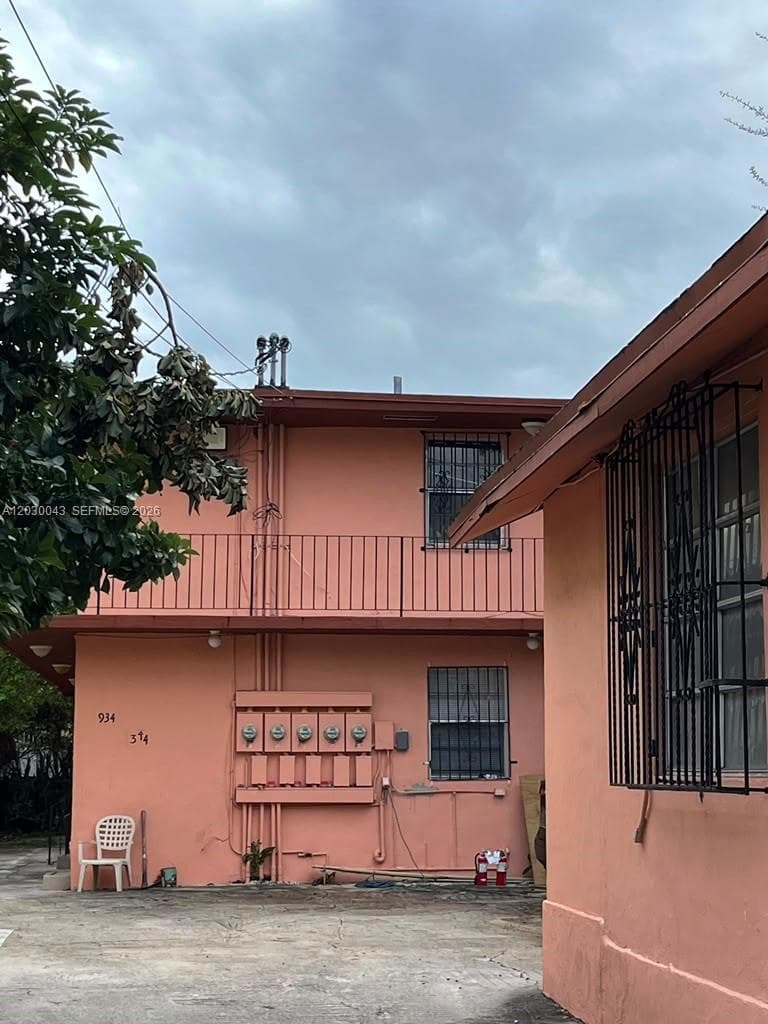 934 SW 3rd St, Miami FL 33130 photo 4