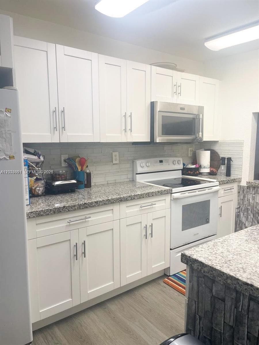 177 Lakeview Dr # 104, Weston FL 33326 photo 2
