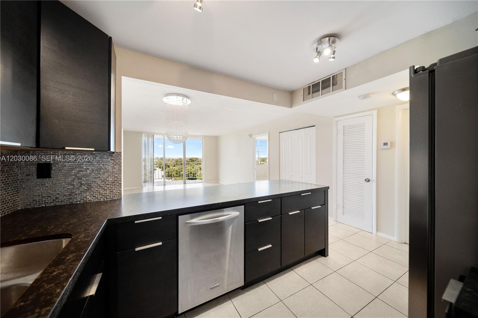 16740 NE 9th Ave # 609, North Miami Beach FL 33162 photo 2