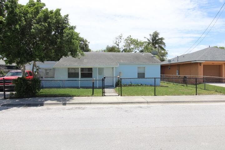 1417 W 32nd Street, Riviera Beach FL 33404 photo 2