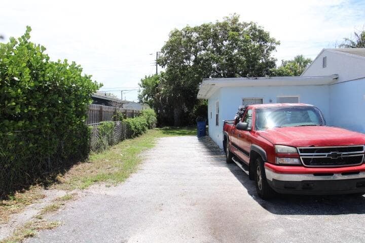 1417 W 32nd Street, Riviera Beach FL 33404 photo 3