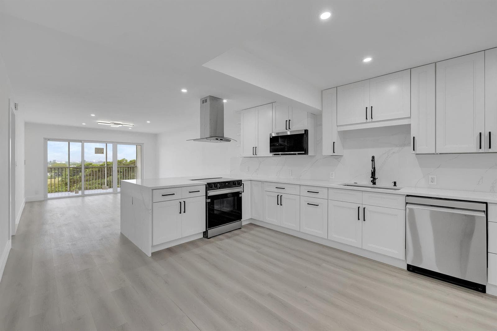 3050 N Palm Aire Drive # 704, Pompano Beach FL 33069 photo 2