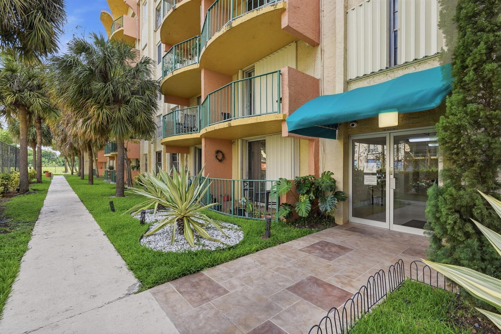 9360 Fontainebleau Boulevard Apt 310, Miami FL 33172
