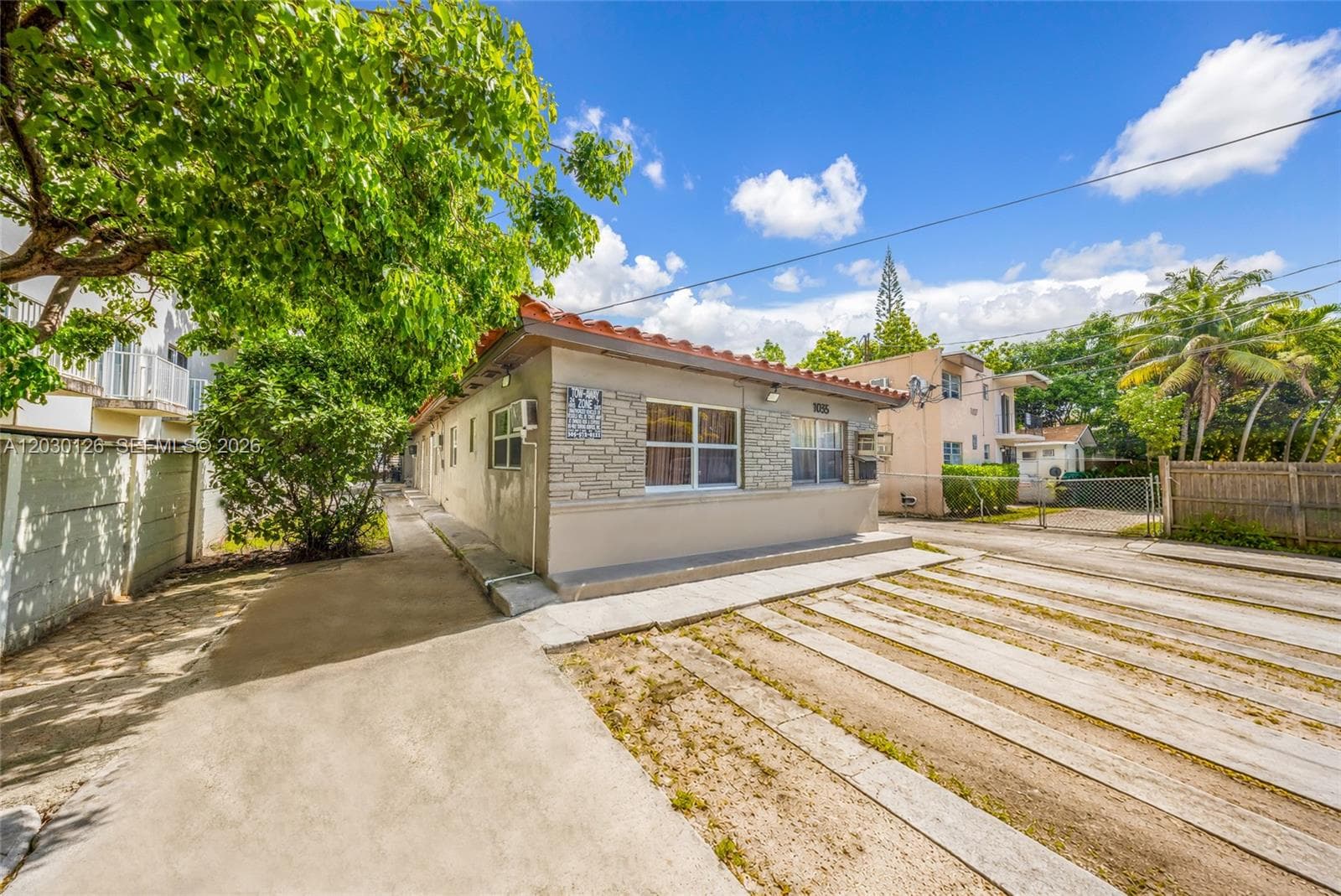 1035 NW 4th St, Miami FL 33128 photo 2