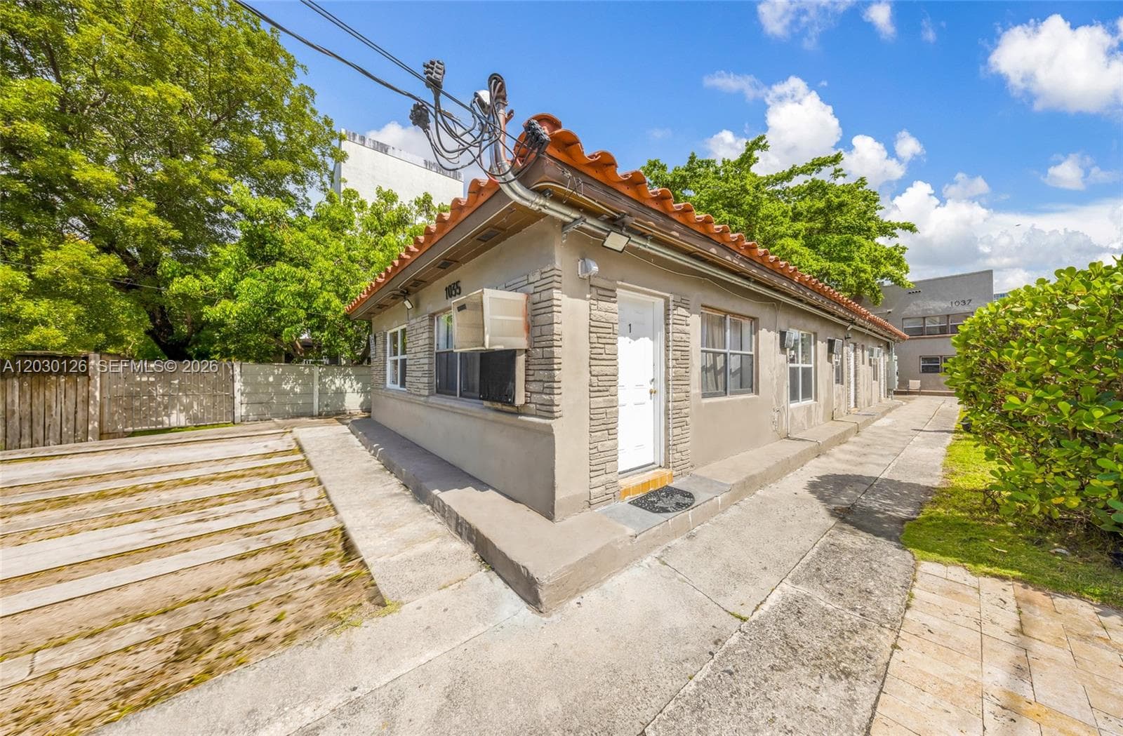 1035 NW 4th St, Miami FL 33128 photo 4