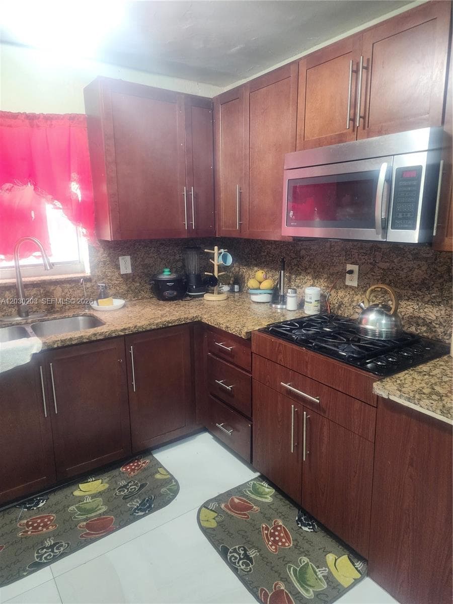 2130 NW 92nd St, Miami FL 33147 photo 3