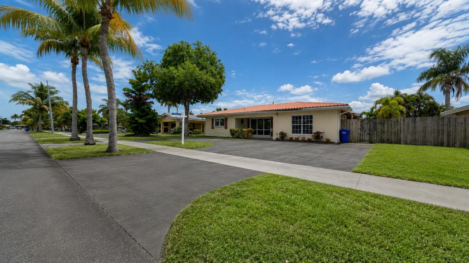 420 SE 4th Court, Pompano Beach FL 33060 photo 2