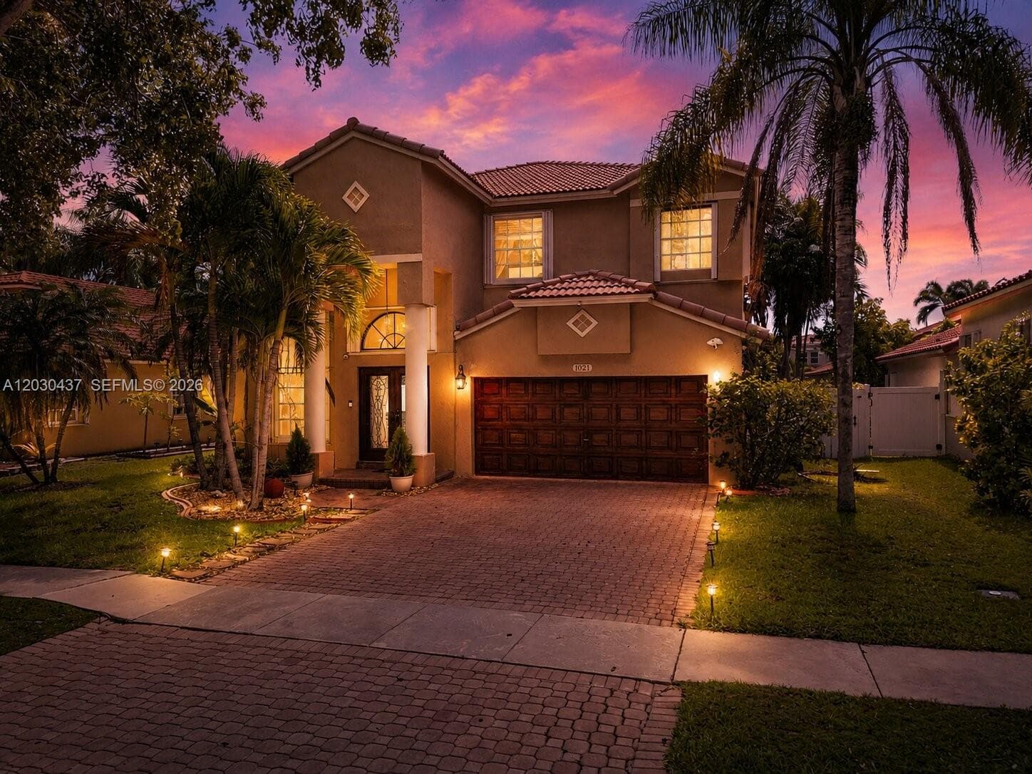 1021 NW 185th Ter, Pembroke Pines FL 33029 photo 2