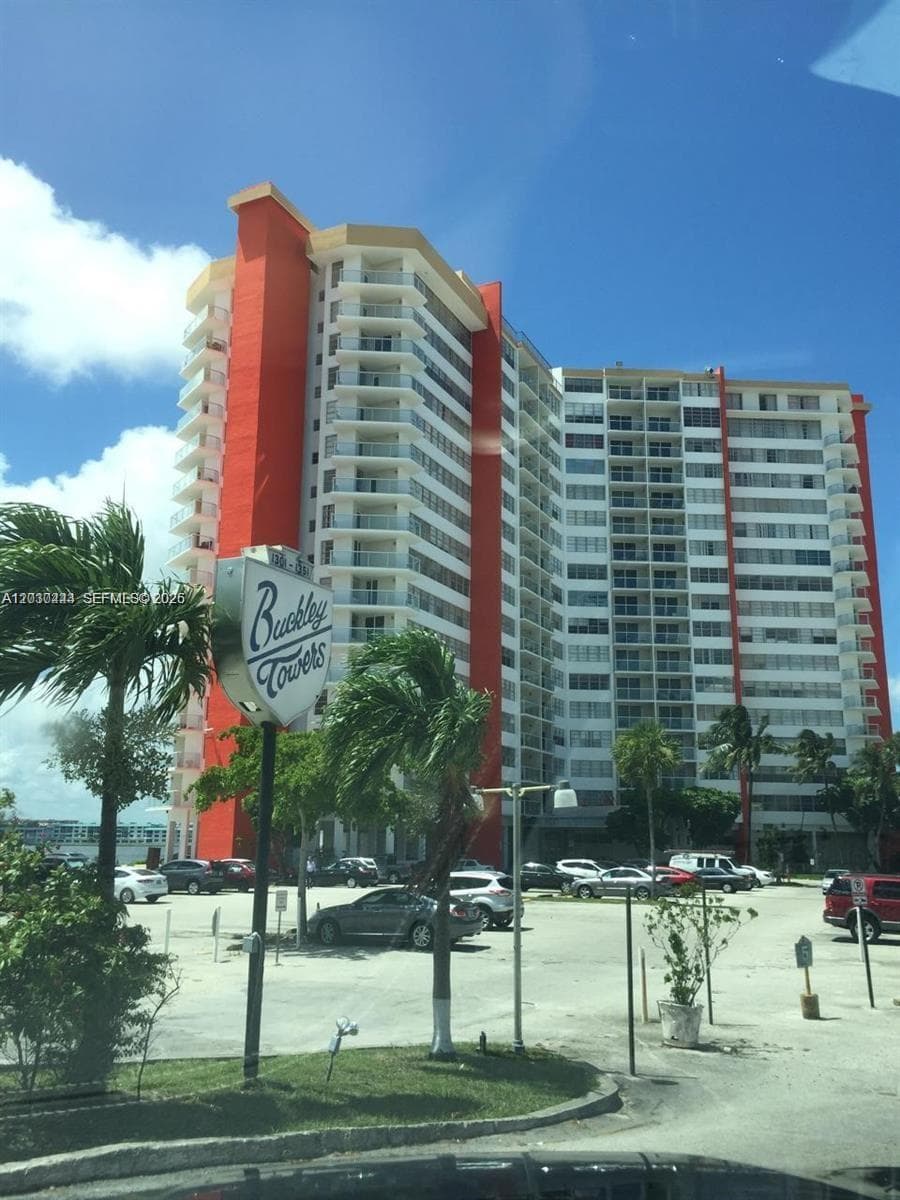 1301 NE Miami Gardens Dr # 702W, Miami, FL 33179 photo 2