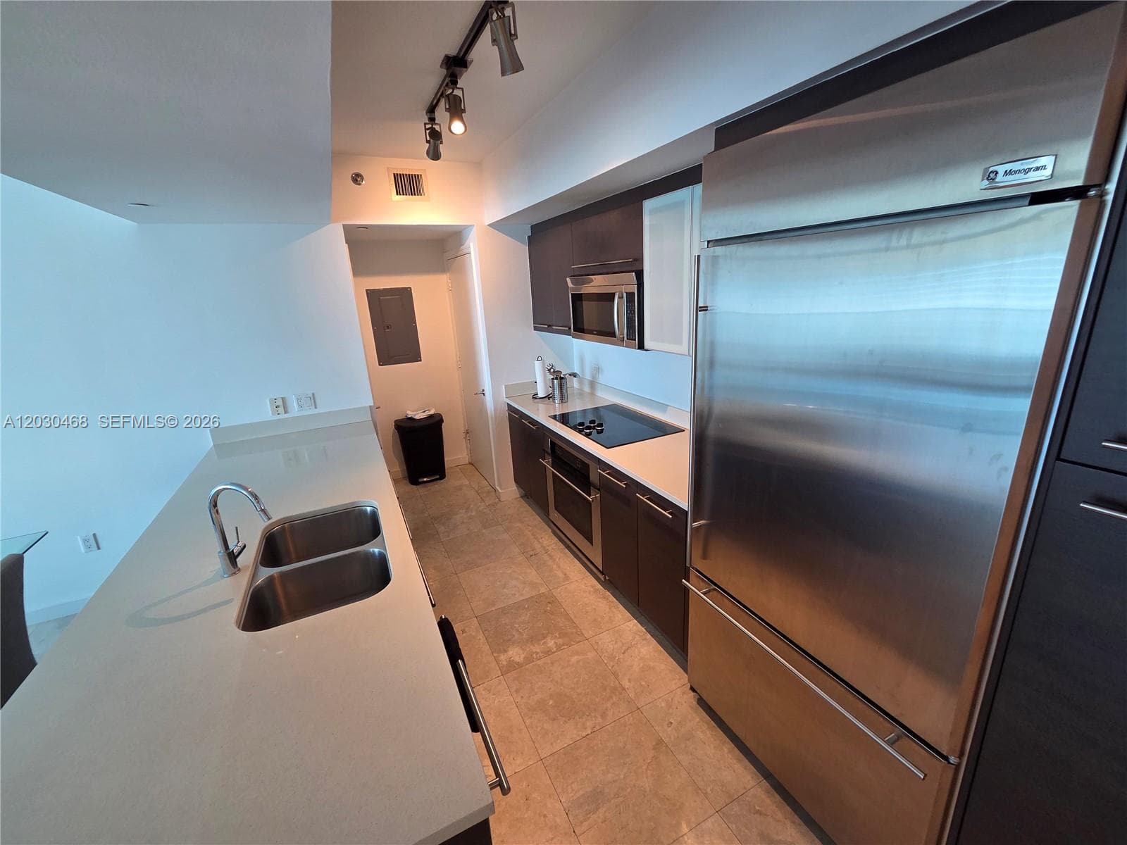 500 Brickell Ave # 3105, Miami FL 33131 photo 2