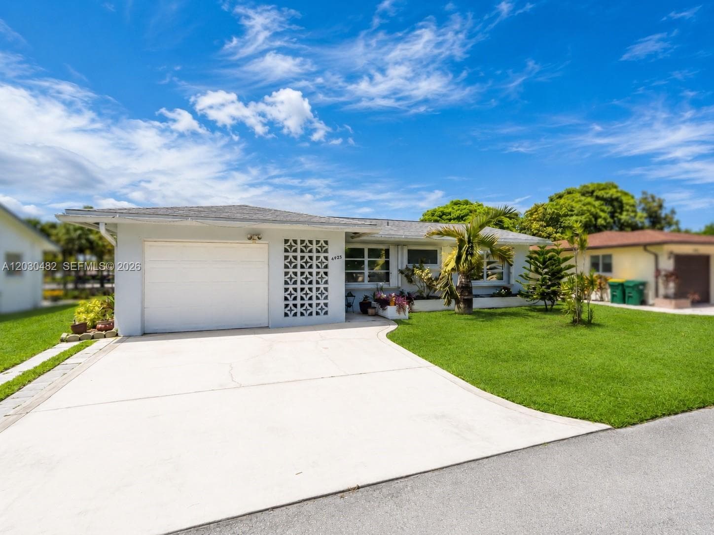 4923 NW 55th Ct, Tamarac FL 33319 photo 2