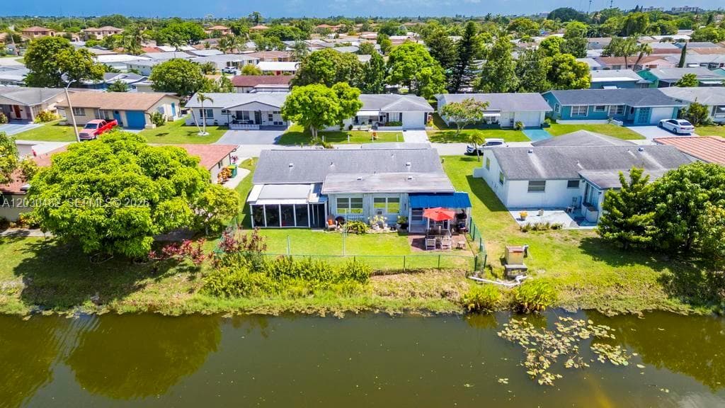 4923 NW 55th Ct, Tamarac FL 33319