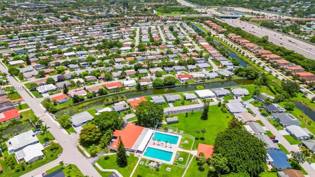 4923 NW 55th Ct, Tamarac FL 33319 photo 5