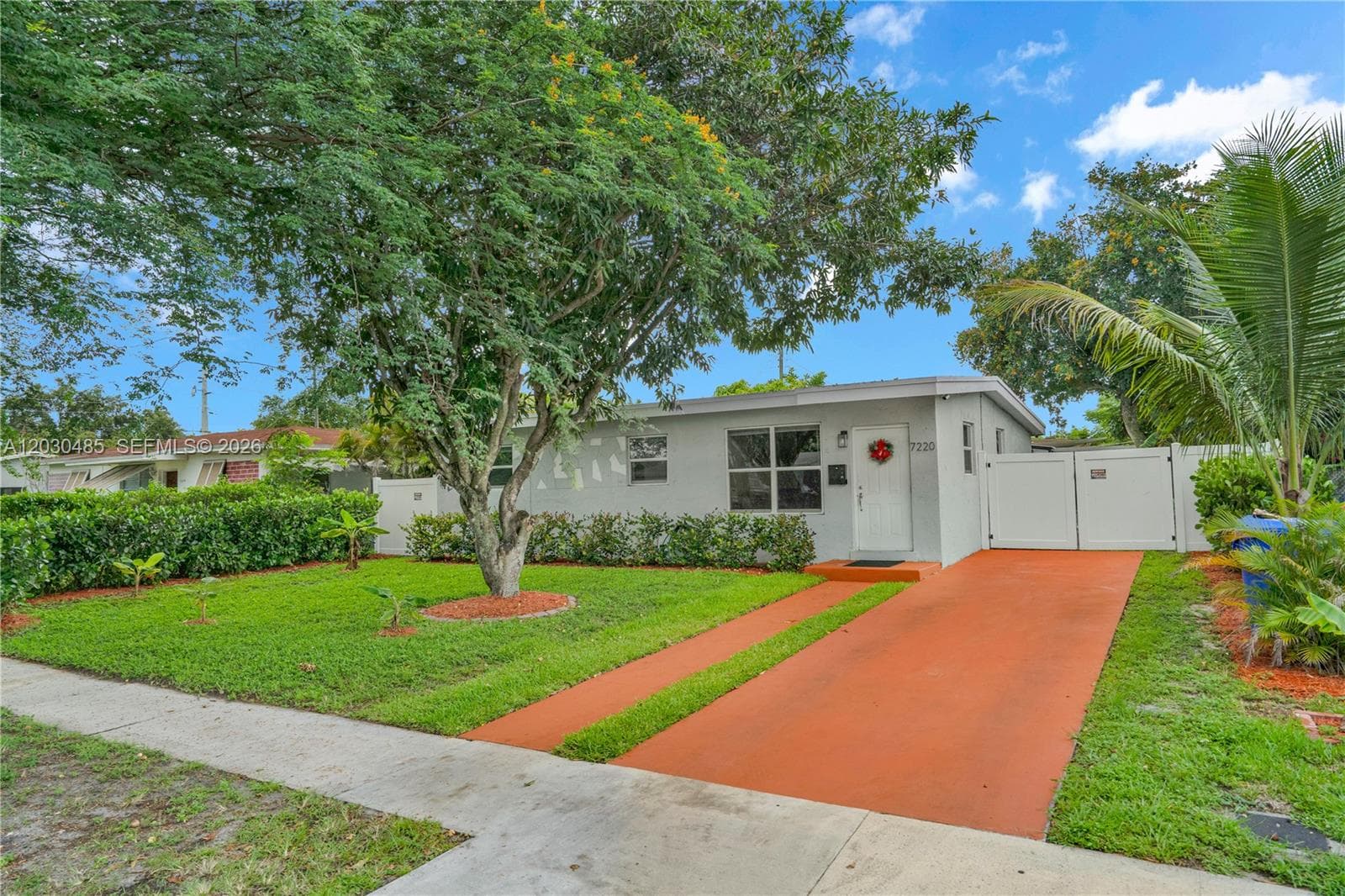 7220 Arthur St, Hollywood FL 33024 photo 2