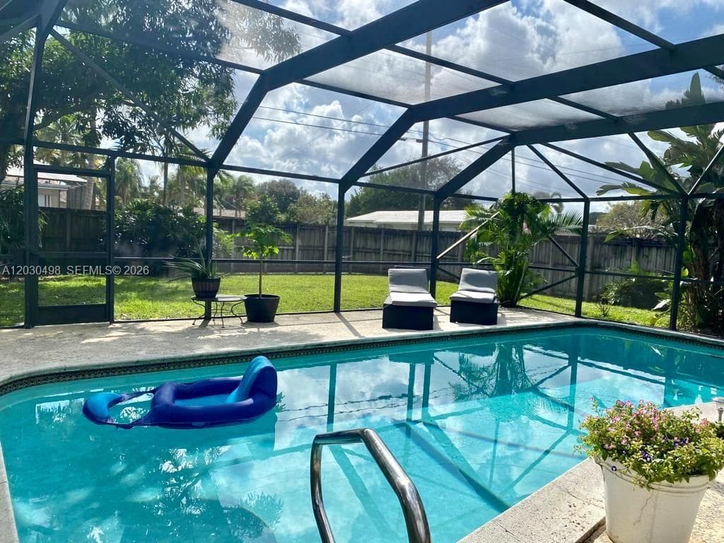 4116 Taft St, Hollywood FL 33021 photo 2