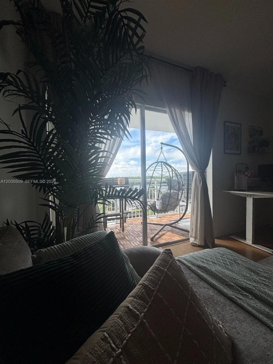400 Kings Point Dr # 622, Sunny Isles Beach FL 33160 photo 4