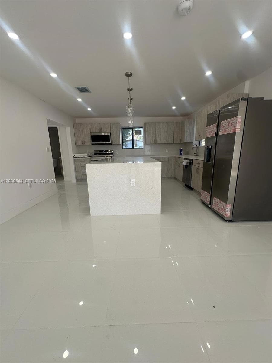 2041 NW 190th Ter, Miami Gardens FL 33056 photo 5
