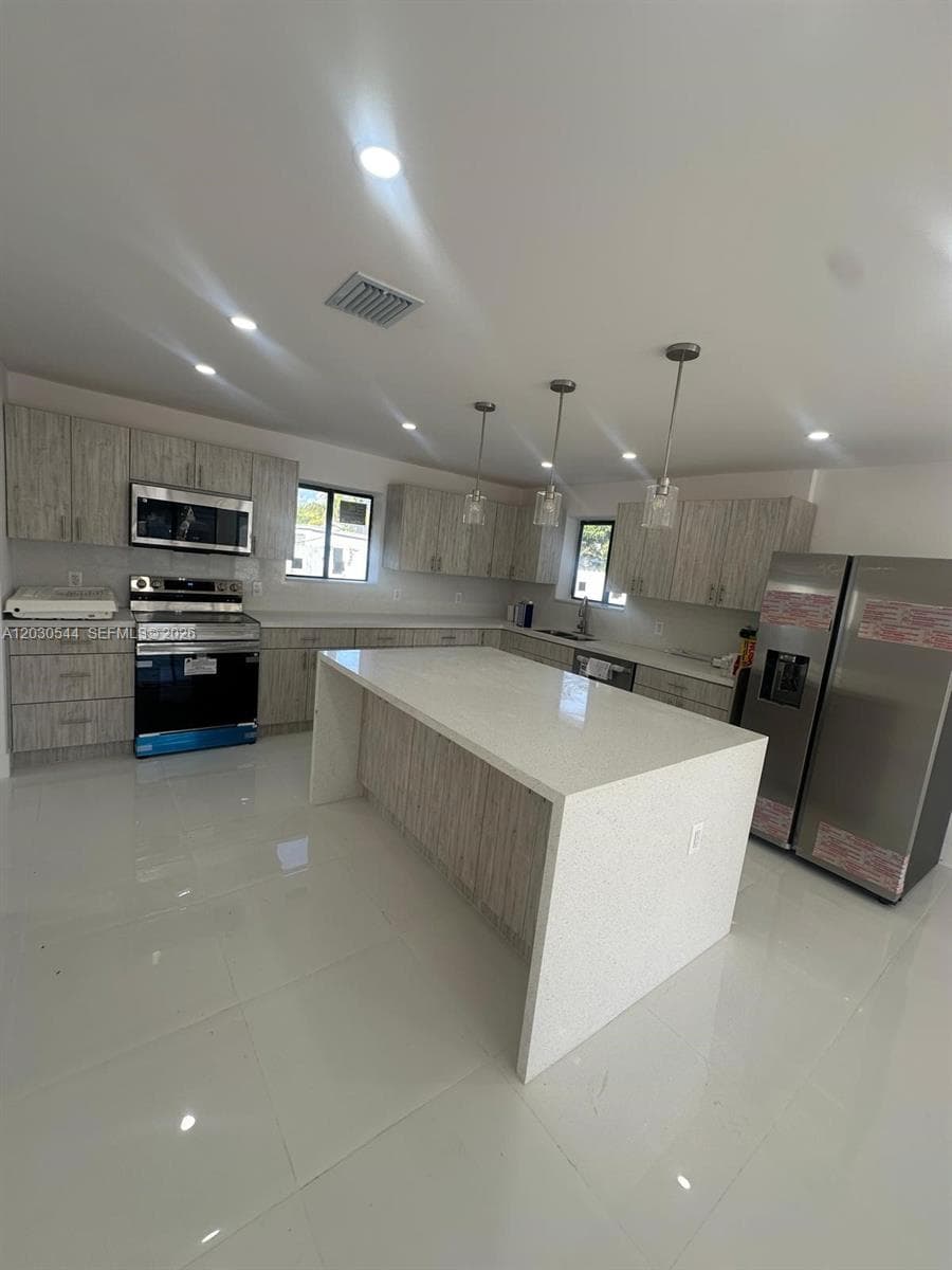 2041 NW 190th Ter, Miami Gardens FL 33056 photo 4
