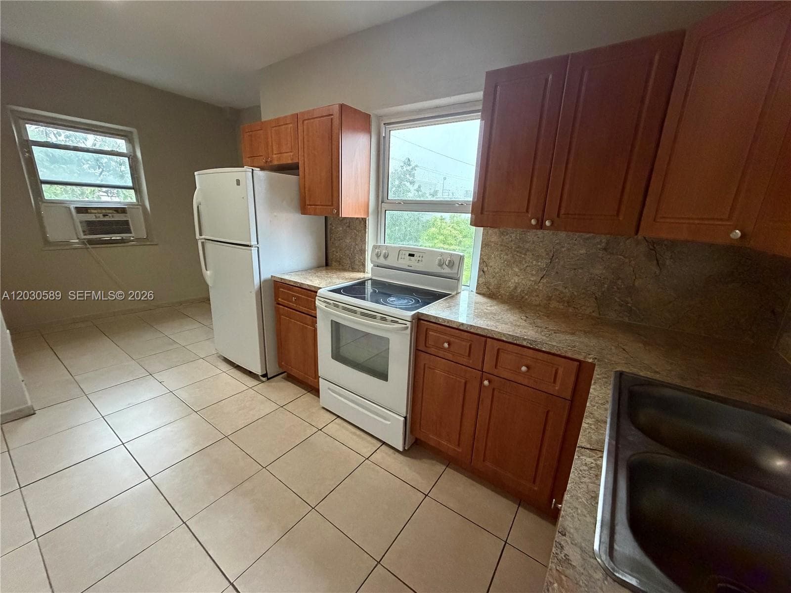 1422 NW 26th Ave # top, Miami, FL 33125 photo 2