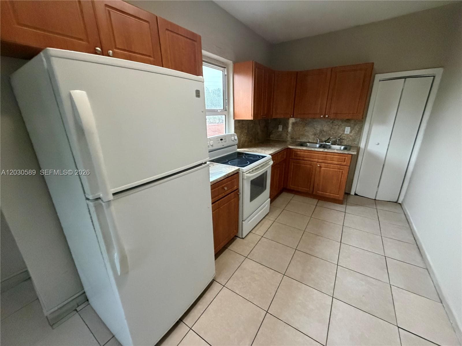 1422 NW 26th Ave # top, Miami, FL 33125 photo 4
