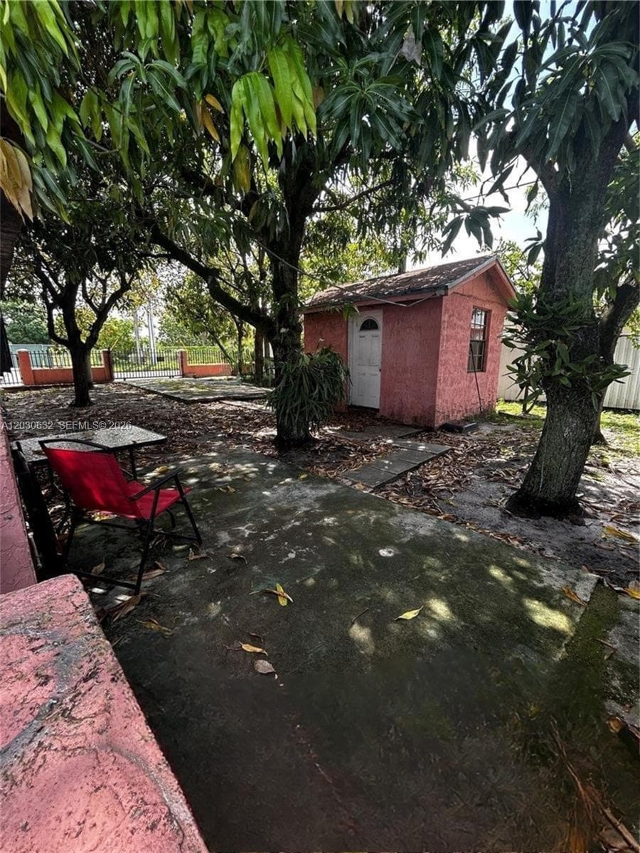 890 E 28th St, Hialeah FL 33013 photo 3