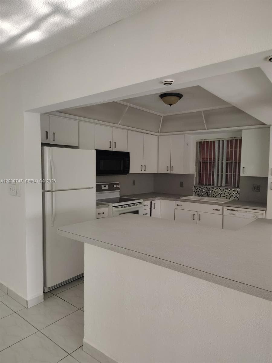 200 NE 12th Ave # 1C, Hallandale Beach FL 33009 photo 2